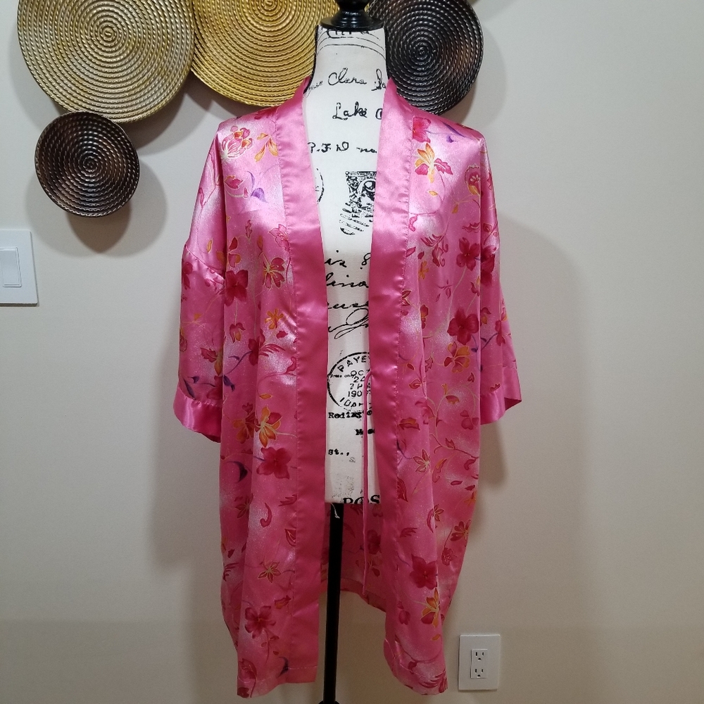 VANITY FAIR Robe Satin Floral Pink Color SIZE M, Pockets on both sides.